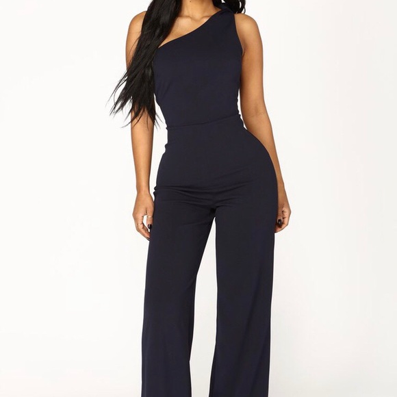 ❌❌ SOLD ❌❌ Lulu’s One Shoulder Wide Leg Jumpsuit - Picture 7 of 8